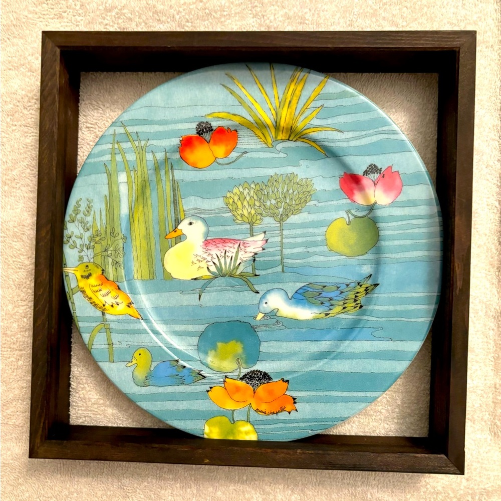 Decorative plate in frame